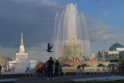 Москва. Фонтан `Каменный цветок`открыли на ВДНХ после реставрации.