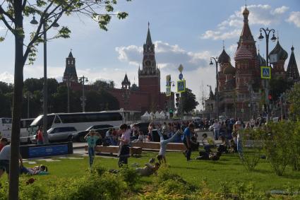 Москва.  В парке `Зарядье`.