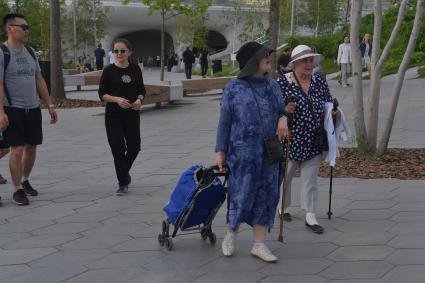 Москва. В парке `Зарядье`.