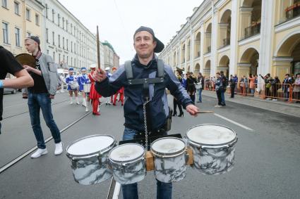 Санкт-Петербург. Участник парада в рамках празднования 316-летия со дня основания города.