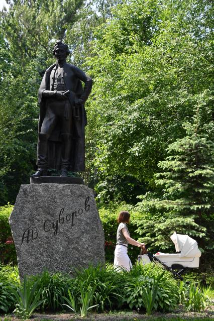 Московская область, Мытищи. Памятник русскому полководцу А.В. Суворову.