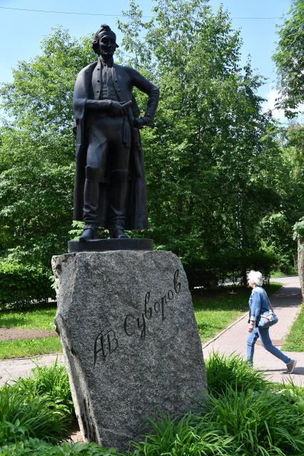 Московская область, Мытищи. Памятник русскому полководцу А.В. Суворову.