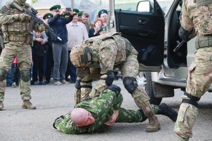 Барнаул. Показательные выступления во время празднования Дня пограничника.