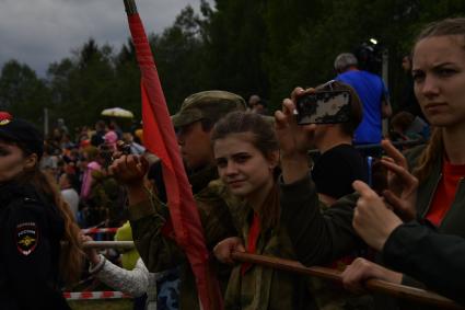 Новгородская область, Тесово-Нетыльское.  Во время VII международного военно-исторического фестиваля, посвященного боям апреля-мая 1942 года за коридор снабжения в районе прорыва 2 Ударной Армии.