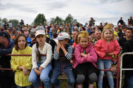 Новгородская область, Тесово-Нетыльское.  Перед началом VII международного военно-исторического фестиваля, посвященного боям апреля-мая 1942 года за коридор снабжения в районе прорыва 2 Ударной Армии.