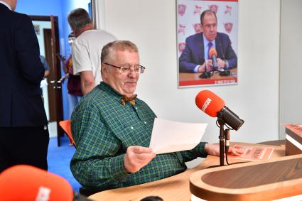 Москва. Лидер ЛДПР Владимир Жириновский на радиостанции `Комсомольская правда`.