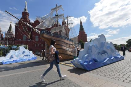 Москва.   Во время гастрономического фестиваля `Рыбная неделя`  на Манежной площади.