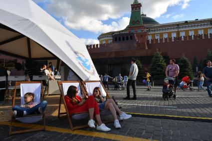 Москва.  Во время книжного фестиваля `Красная площадь`.