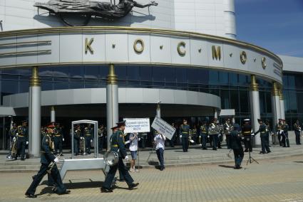 Екатеринбург. Парад 24 духовых оркестров, во время закрытия Уральского культурного форума