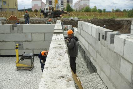 Свердловская область. Нижний Тагил. Строительство жилого дома к празднованию 300-летия