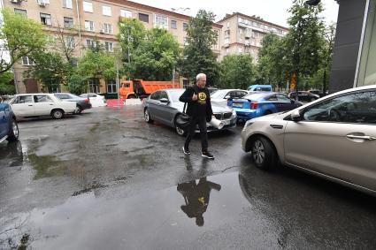 Москва. Лидер группы `Машина Времени`, певец,поэт Андрей Макаревич на радиостанции `Комсомольская правда`.