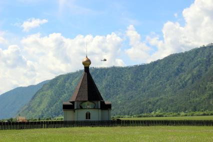 Горный Алтай, храм Андрея Первозванного. Вид на храм.