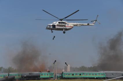 Ногинск. Демонстрационные учения МЧС РФ в рамках XII Международного салона средств обеспечения безопасности `Комплексная безопасность-2019` на полигоне Ногинского спасательного центра МЧС России.