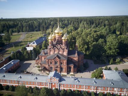 Московская область.  Вид сверху на Гефсиманский Черниговский скит Троице-Сергиевой лавры.