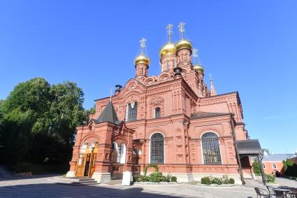 Московская область.  Вид на Гефсиманский Черниговскоий  храм Троице-Сергиевой лавры.