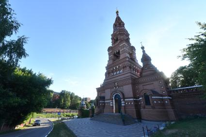 Московская область.  Вид на колокольню Гефсиманского Черниговского скита  Троице-Сергиевой лавры.