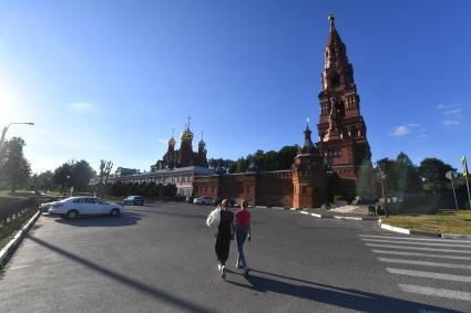 Московская область.  Вид на колокольню Гефсиманского Черниговского скита  Троице-Сергиевой лавры.