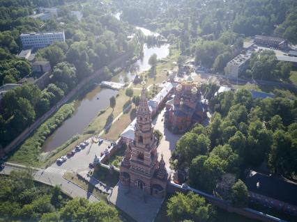 Московская область.  Вид сверху на  церковь  и колокольню  Гефсиманского Черниговского скита  Троице-Сергиевой лавры.