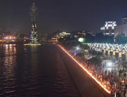 Москва. Во время патриотической акции`Линия памяти`на Крымской набережной в парке `Музеон`.