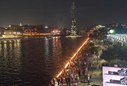 Москва. Во время патриотической акции`Линия памяти`на Крымской набережной  в парке `Музеон`.