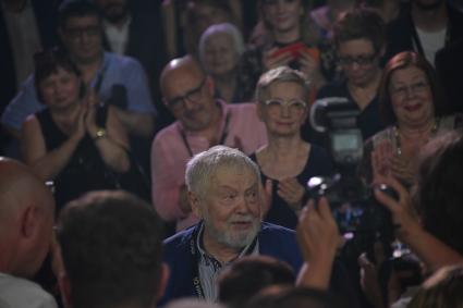 Сочи. Режиссер Сергей Соловьев на торжественной церемонии открытия XXX Открытого Российского кинофестиваля `Кинотавр`.