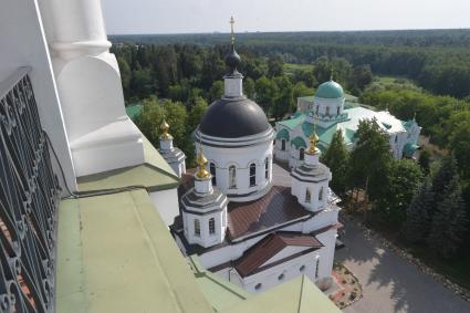 Московская область.  На колокольне  Николо-Берлюковского  мужского монастыря.