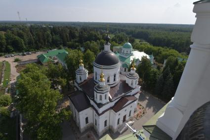 Московская область.  На колокольне  Николо-Берлюковского  мужского монастыря.