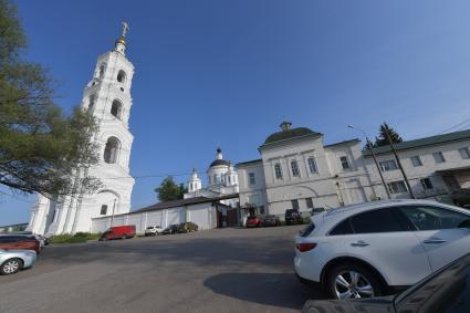 Московская область.  Вид на колокольню  Николо-Берлюковского  мужского монастыря.