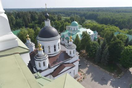 Московская область.  На колокольне  Николо-Берлюковского  мужского монастыря.