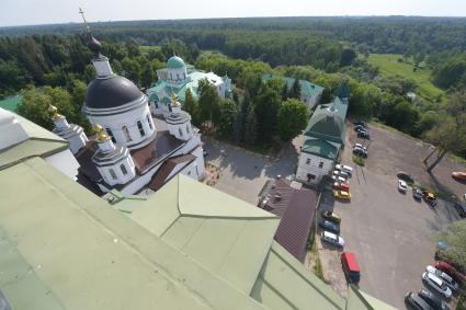 Московская область.  На колокольне  Николо-Берлюковского  мужского монастыря.