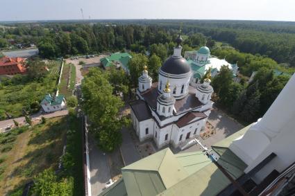 Московская область.  На колокольне  Николо-Берлюковского  мужского монастыря.