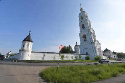 Московская область.  Вид на колокольню  Николо-Берлюковского  мужского монастыря.