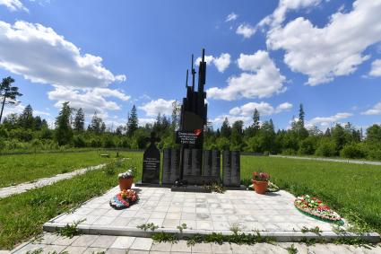 Московская область, Новофедоровское.  Памятник воинам, погибшим в боях Великой Отечественной Войны на территории Троице-Одигитриевской  Зосимовой  пустыни.