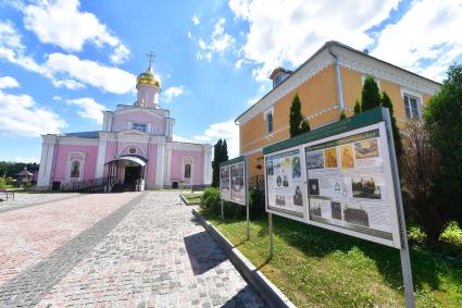 Московская область, Новофедоровское. На территории Троице-Одигитриевской Зосимовой пустыни.