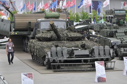 Московская область, Кубинка. Мобильный маскировочный комплект ММК Б-3 на международном военно-техническом форуме (МВТФ) `Армия-2019` в парке `Патриот`.