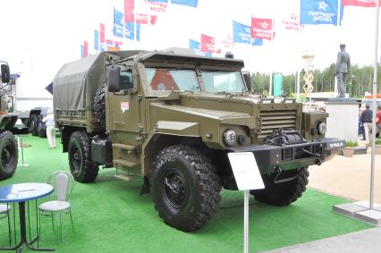 Московская область, Кубинка. Урал-53095 на международном военно-техническом форуме (МВТФ) `Армия-2019` в парке `Патриот`.