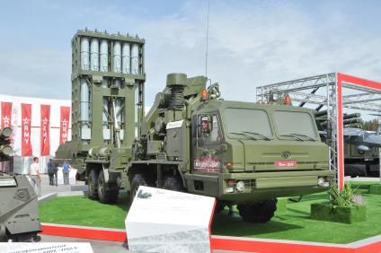 Московская область, Кубинка. Зенитный ракетный комплекс С-350`Витязь`на международном военно-техническом форуме (МВТФ) `Армия-2019` в парке `Патриот`.