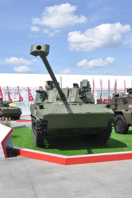 Московская область, Кубинка. Авиадесантируемое плавающее самоходное артиллерийское орудие 2С42 `Лотос`на международном военно-техническом форуме (МВТФ) `Армия-2019` в парке `Патриот`.