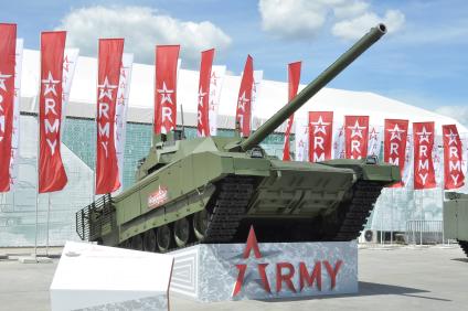 Московская область, Кубинка. Танк Т-14 `Армата`на международном военно-техническом форуме (МВТФ) `Армия-2019` в парке `Патриот`.