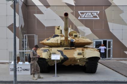 Московская область, Кубинка. Танк Т-90МС  на международном военно-техническом  форуме  (МВТФ) `Армия-2019` в парке `Патриот`.