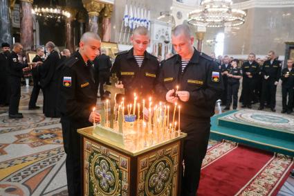 Санкт-Петербург. В Никольском соборе Кронштадта прошла панихида по погибшим на подлодке АС-31 морякам Северного флота России.