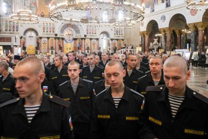 Санкт-Петербург. В Никольском соборе Кронштадта прошла панихида по погибшим на подлодке АС-31 морякам Северного флота России.