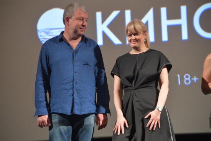 Сочи. Актер Александр Робак и актриса Анна Михалкова на 30-м российском кинофестивале `Кинотавр`.
