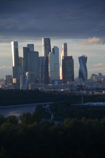 Москва. Вид на Московский международный деловой центр `Москва-Сити`.