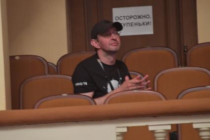 Сочи.  Актер Константин Хабенский  во время 30-го российского Открытого кинофестиваля `Кинотавр`.