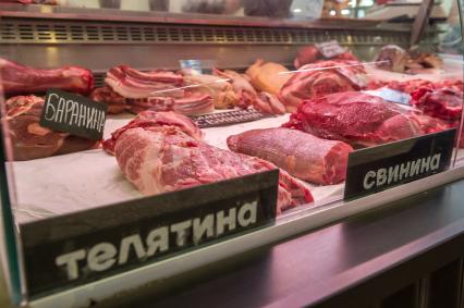 Санкт-Петербург. Мясной отдел на Василеостровском рынке.