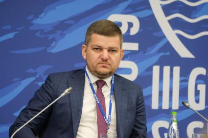 Санкт-Петербург. Заместитель генерального директора ИД `Комсомольская правда `Роман Карманов на Международном рыбопромышленном форуме и выставке рыбной индустрии, морепродуктов и технологий.