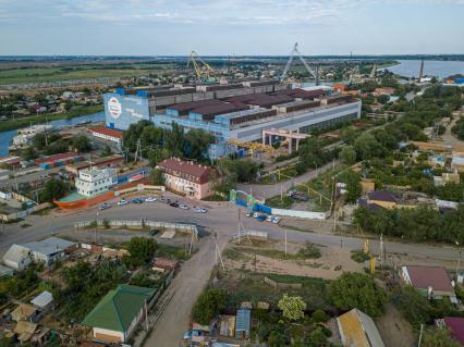 Астрахань. Вид сверху на судостроительный завод `Красные Баррикады `.