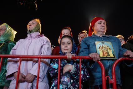 Екатеринбург. Царские дни. Православные верующие во время богослужения в память о семье царя Николая II, расстреляных в Екатеринбурге в 1918 г