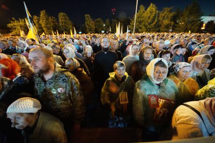 Екатеринбург. Царские дни. Православные верующие во время богослужения в память о семье царя Николая II, расстреляных в Екатеринбурге в 1918 г